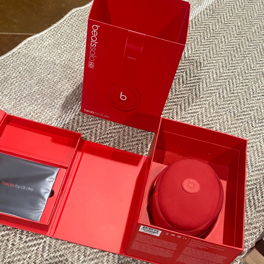 Beats by Dre Solo HD Wired Headphones in Vibrant Red